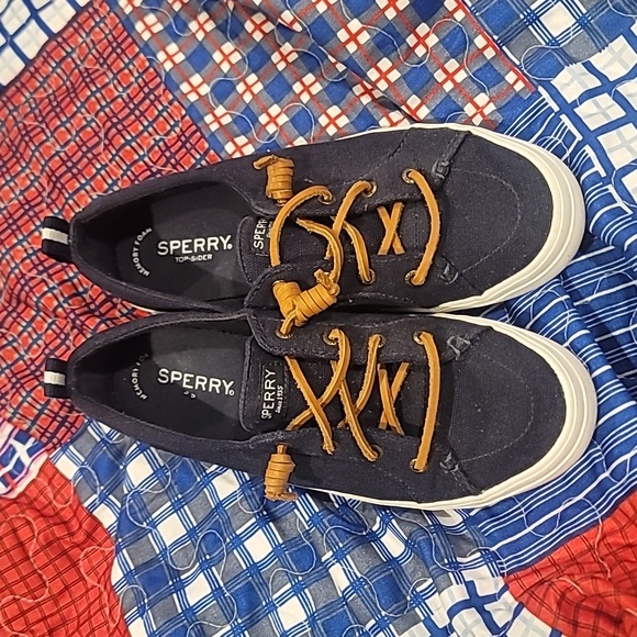 Sperry Crest Vibe Sneaker - Picture 1 of 3